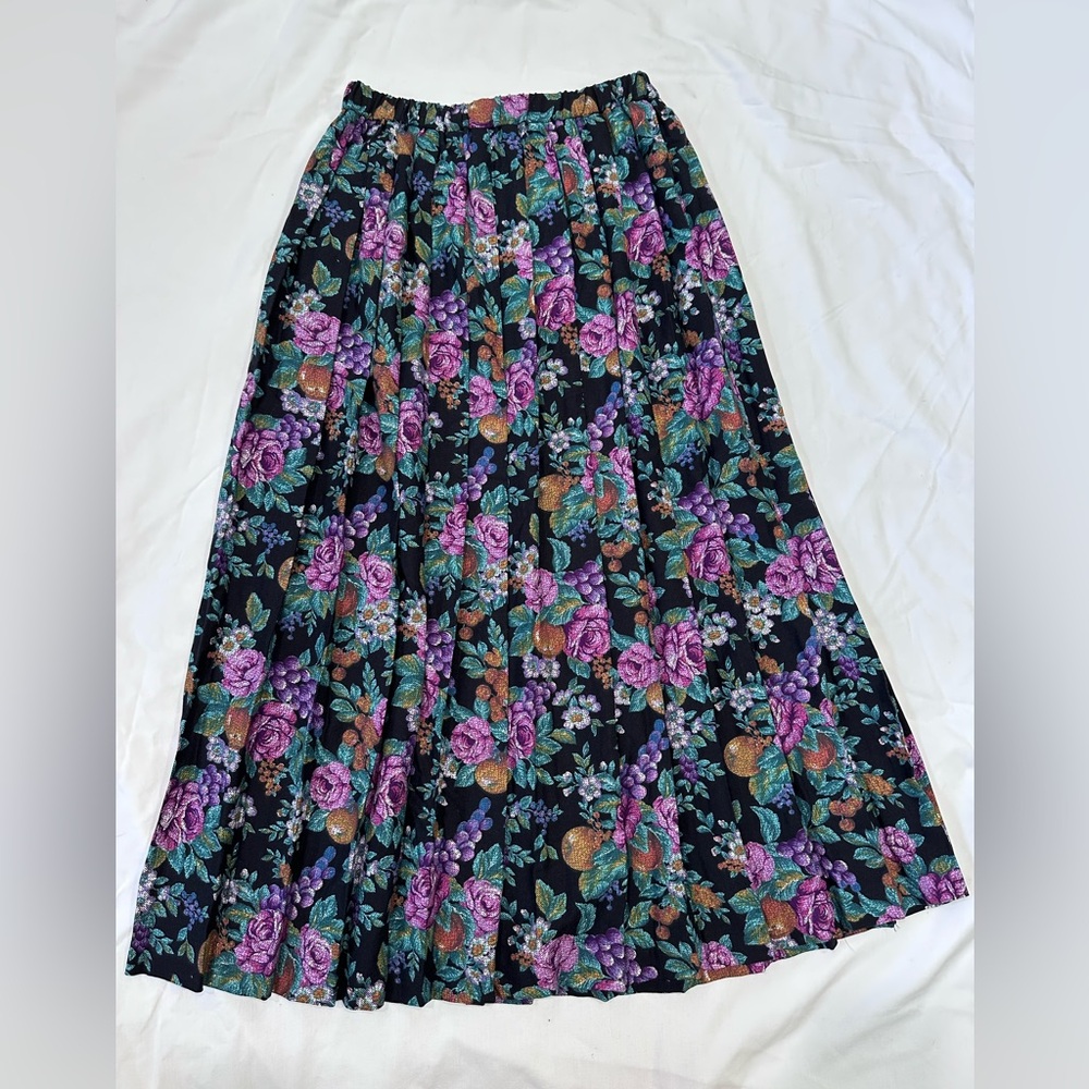 Vintage Skirt 80s/90s Romantic Black flowers fruit elastic waist Made in USA 8